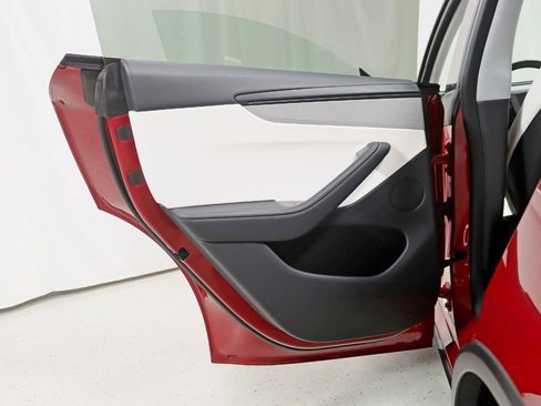 Used 2026 Tesla Model Y AWD image 36