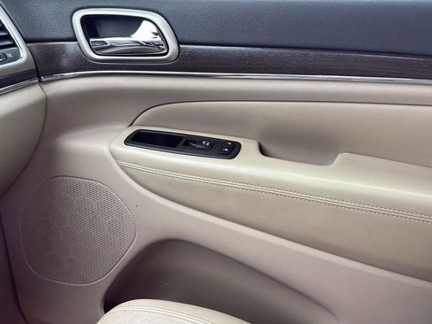 Used 2014 Jeep Grand Cherokee Limited image 22