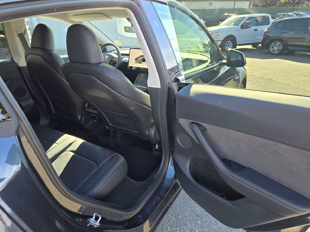 Used 2024 Tesla Model Y Long Range AWD/4WD image 13