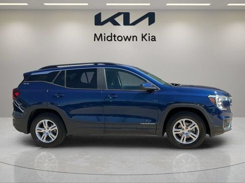 Used 2022 GMC Terrain SLE w/ Driver Convenience Package AWD/4WD image 2