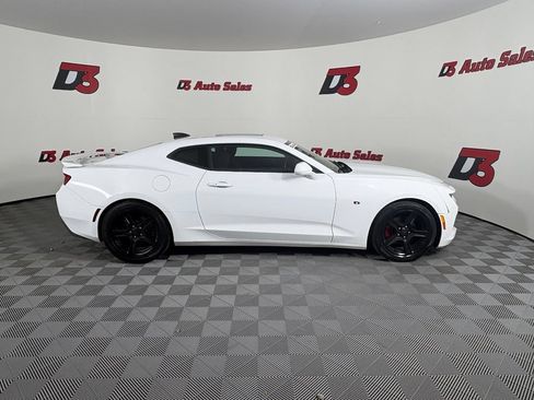 Used 2018 Chevrolet Camaro LT RWD image 7