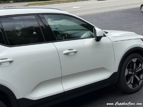 Used 2022 Volvo XC40 T5 Momentum w/ Premium Package AWD/4WD image 35