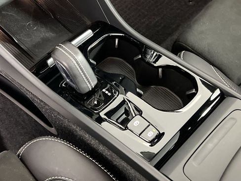 Used 2021 Volvo XC40 T5 R-Design w/ Advanced Package image 21