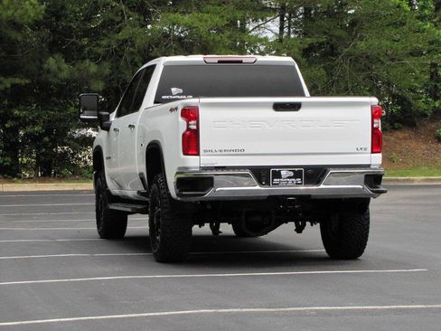 Used 2024 Chevrolet Silverado 2500 LTZ AWD/4WD image 11