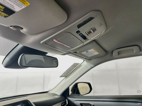 Used 2021 Toyota Highlander L FWD image 18
