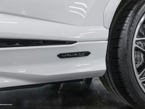 New 2025 Lamborghini Urus SE image 9