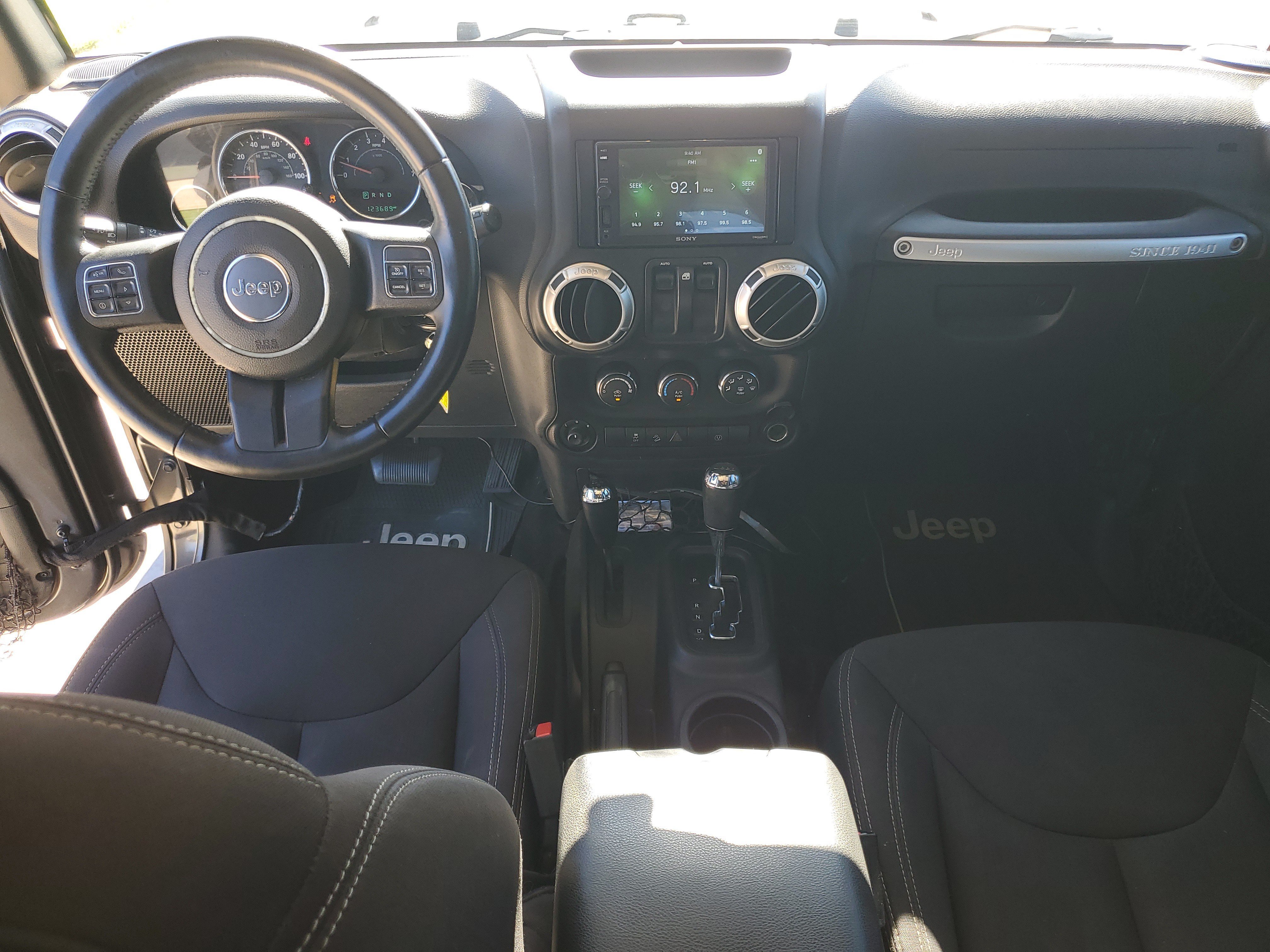 Used 2017 Jeep Wrangler Sahara w/ Connectivity Group AWD/4WD image 27