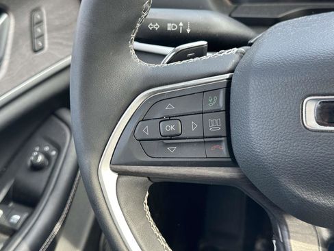 Used 2023 Jeep Grand Cherokee Limited w/ Black Appearance Package image 22