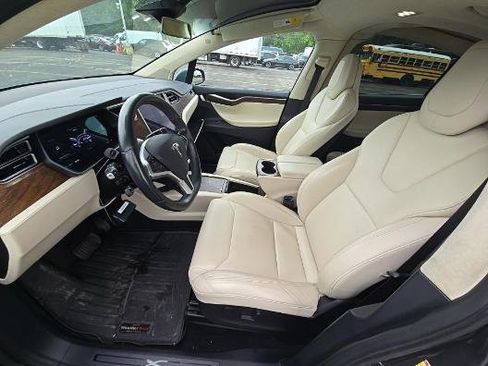 Used 2018 Tesla Model X 75D AWD/4WD image 3