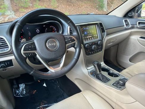 Used 2017 Jeep Grand Cherokee Limited w/ Luxury Group II AWD/4WD image 26
