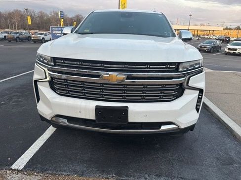 Used 2023 Chevrolet Suburban Premier image 2