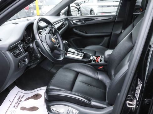 Used 2023 Porsche Macan AWD/4WD image 5