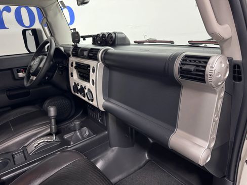 Used 2010 Toyota FJ Cruiser Sport Utility 2D image 14