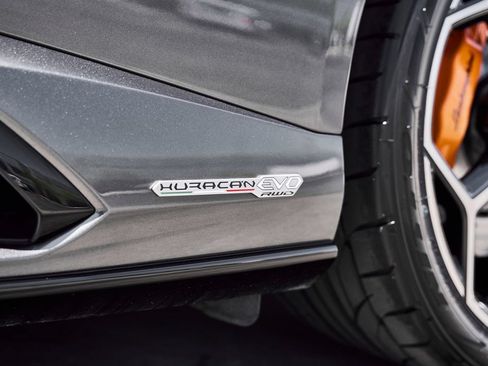 Used 2021 Lamborghini Huracan EVO RWD image 9
