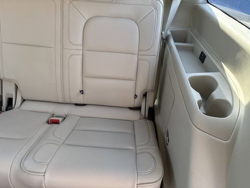 Used 2019 Lincoln Navigator Reserve image 18
