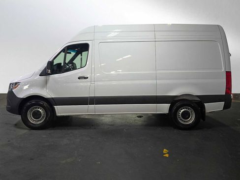 Used 2025 Mercedes-Benz Sprinter 2500 image 6