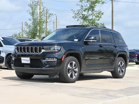 Used 2023 Jeep Grand Cherokee 4WD 4xe image 5