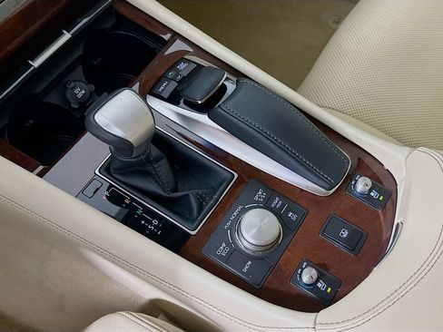 Used 2013 Lexus LS 460 w/ Comfort Pkg RWD image 17