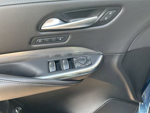 Used 2025 Cadillac XT4 Premium Luxury image 12