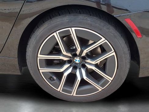 Used 2025 BMW 740i xDrive AWD/4WD image 31