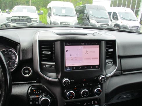 Used 2022 RAM 1500 Big Horn AWD/4WD image 17