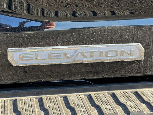 New 2025 GMC Sierra 1500 Elevation image 25