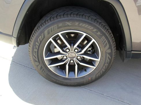 Used 2020 Jeep Grand Cherokee Laredo w/ Quick Order Package 2BN North AWD/4WD image 35
