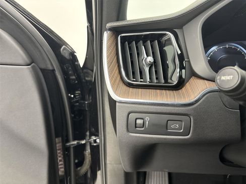 Used 2021 Volvo XC60 T5 Inscription w/ Climate Package image 30