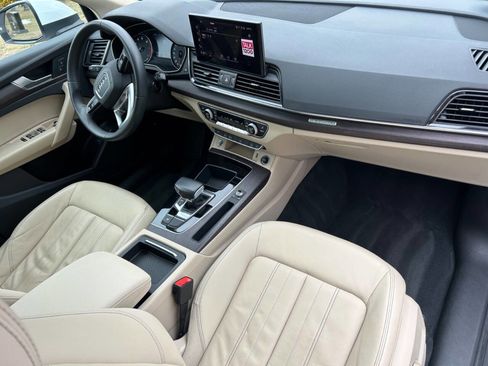 Used 2022 Audi Q5 2.0T Premium w/ Convenience Package image 7