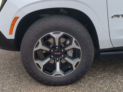 Used 2025 GMC Yukon AT4 w/ AT4 Premium Package AWD/4WD image 14