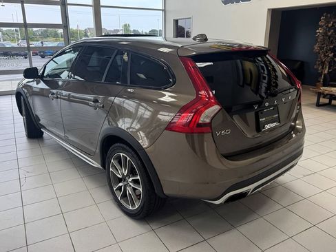 Used 2018 Volvo V60 T5 Cross Country w/ Convenience Package image 3