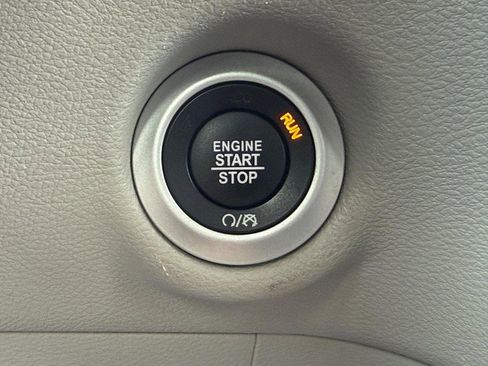 Used 2023 Chrysler Voyager LX image 16