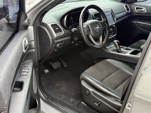 Used 2021 Jeep Grand Cherokee Laredo X RWD image 9