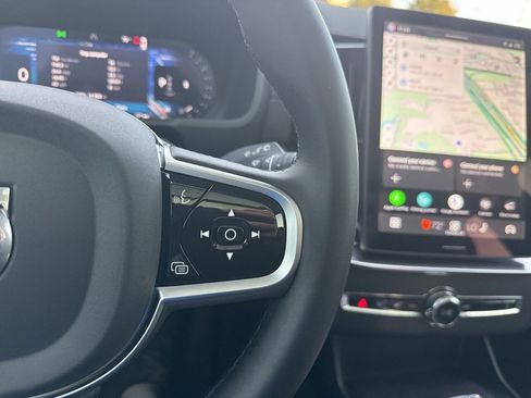 Used 2025 Volvo XC90 B6 Plus image 22