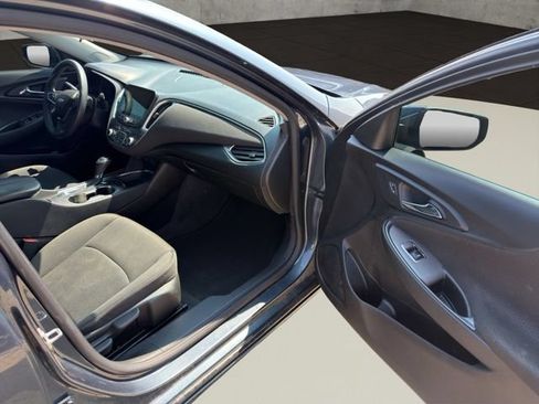 Used 2020 Chevrolet Malibu LT FWD image 19