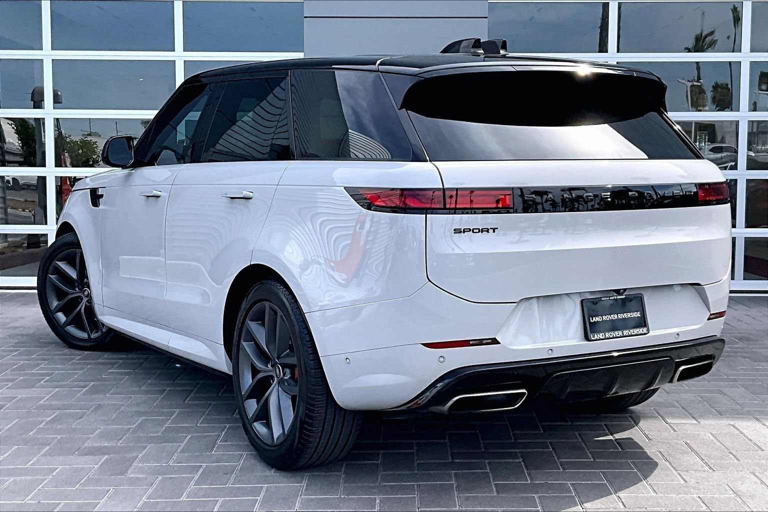 Used 2024 Land Rover Range Rover Sport Dynamic SE AWD/4WD image 12