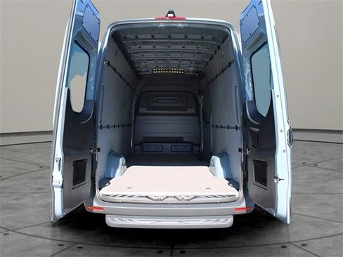 New 2024 Mercedes-Benz eSprinter 170 Cargo image 9