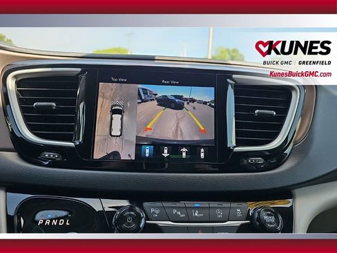 Used 2018 Chrysler Pacifica Touring-L w/ Advanced Safetytec Group FWD image 17