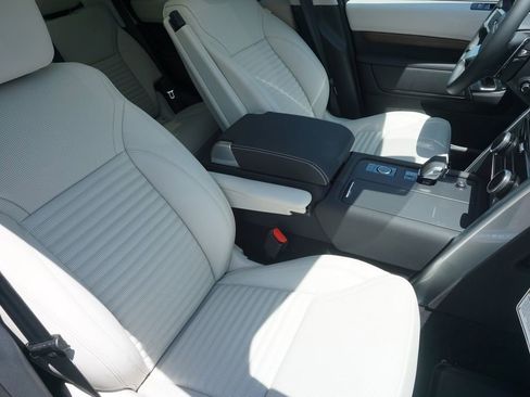 New 2025 Land Rover Discovery Dynamic SE image 24