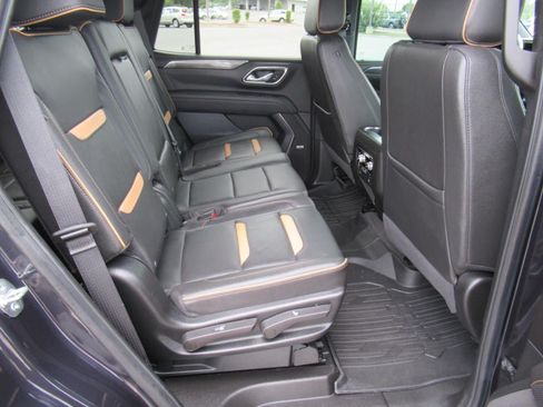Used 2024 GMC Yukon AT4 w/ Technology Package AWD/4WD image 33