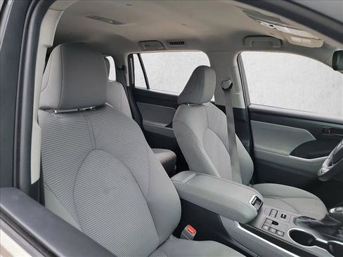 Used 2023 Toyota Highlander LE image 13