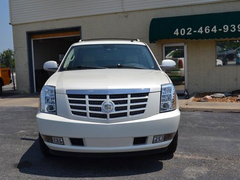 Used 2008 Cadillac Escalade EXT AWD/4WD image 2