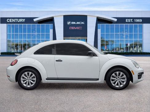 Used 2018 Volkswagen Beetle 2.0T S image 8