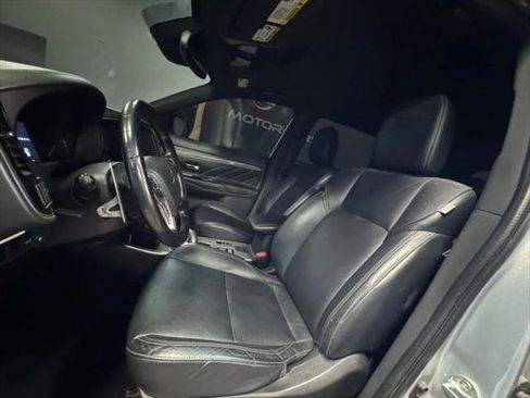 Used 2022 Mitsubishi Outlander LE image 1