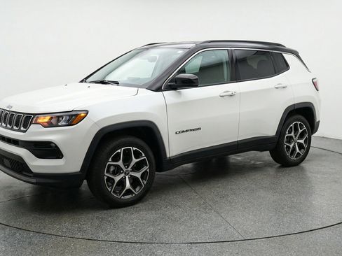Used 2025 Jeep Compass Limited AWD/4WD image 3