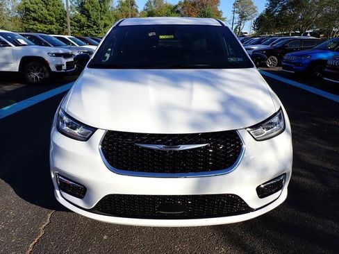 New 2026 Chrysler Pacifica Select image 10