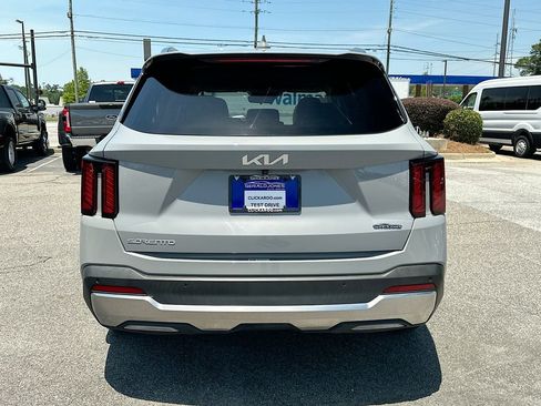 Used 2024 Kia Sorento S FWD image 15