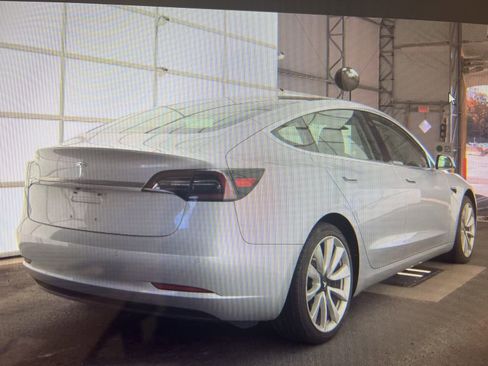Used 2018 Tesla Model 3 Long Range image 2