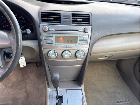 Used 2009 Toyota Camry LE image 17