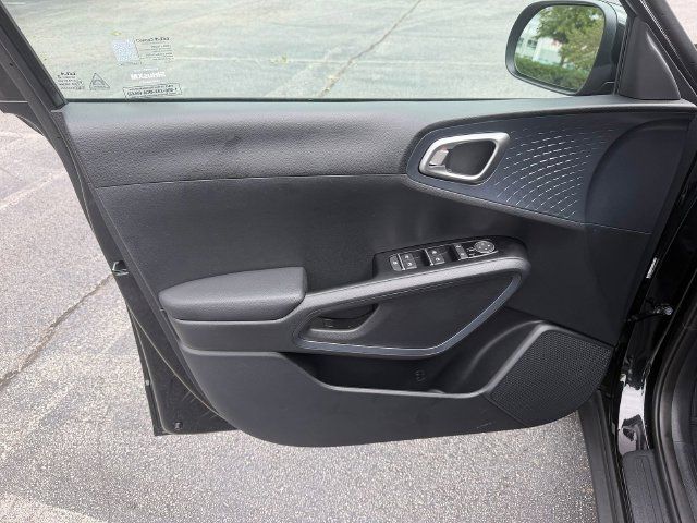 Certified 2025 Kia Soul EX FWD image 10